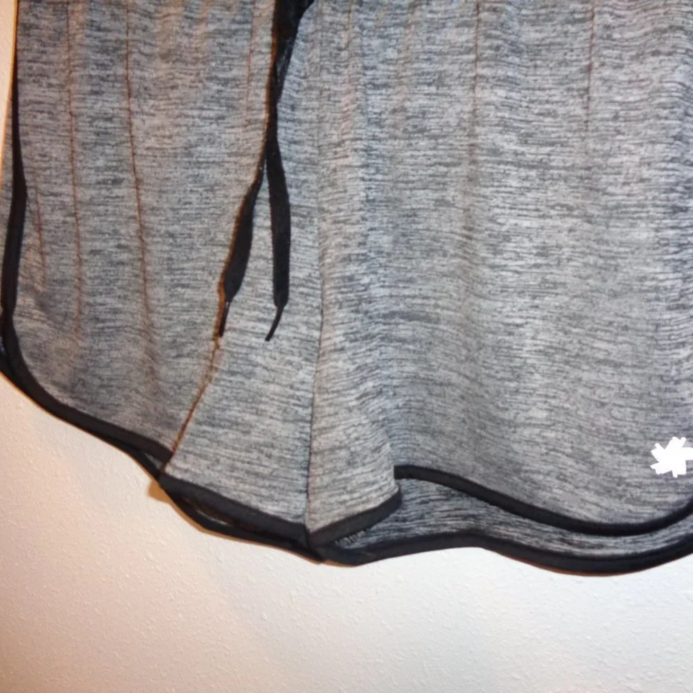 TEK Gear Women's Active Shorts Size Medium NWT  Mid Rise